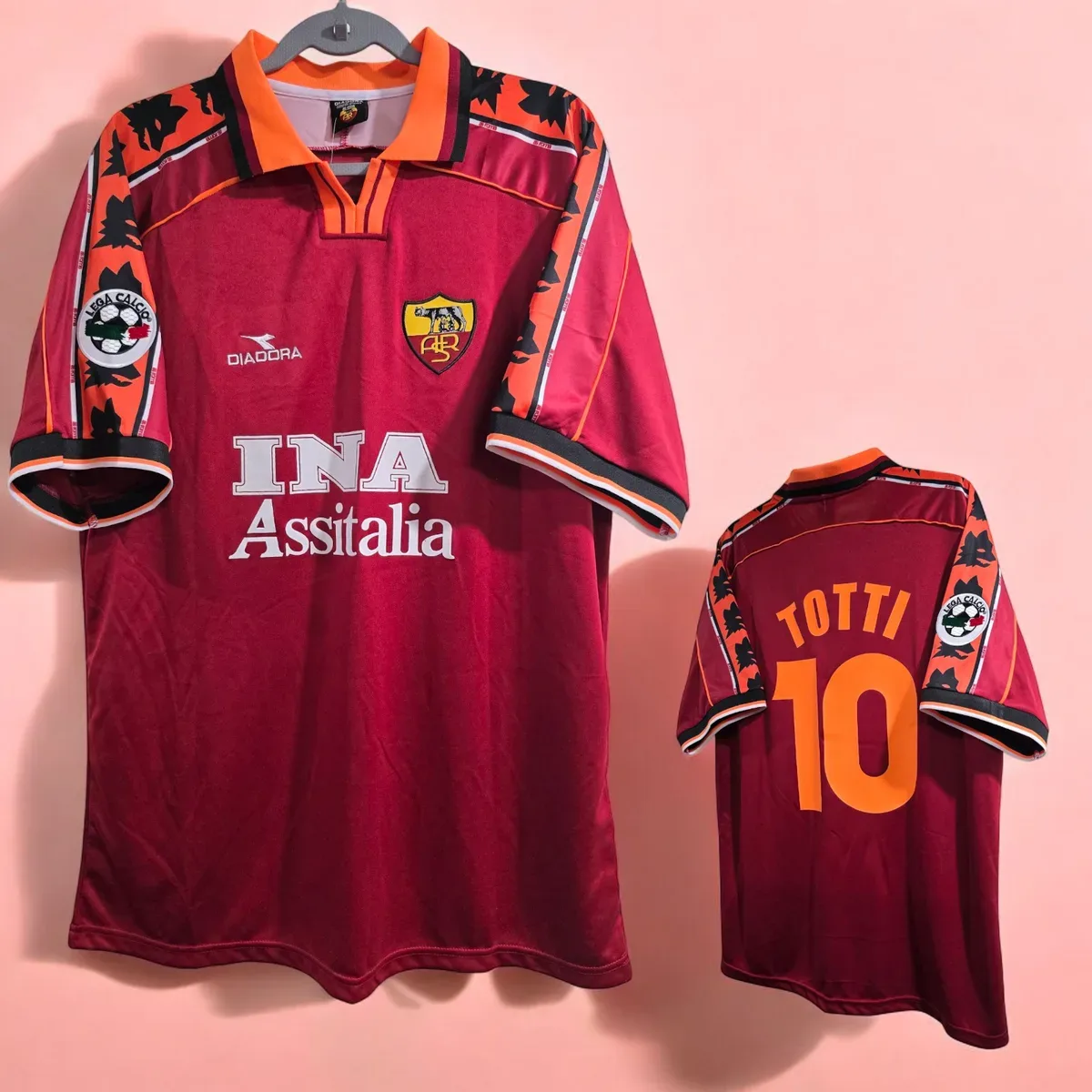 AS Roma 1998/99 Diadora-thuisshirt met oranje schouderbanden en wolvenkopmotief